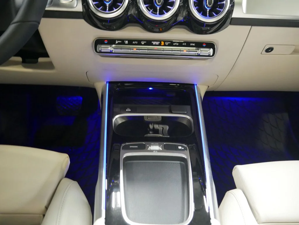 New 2026 Polar White Mercedes-Benz GLB 250 image 42