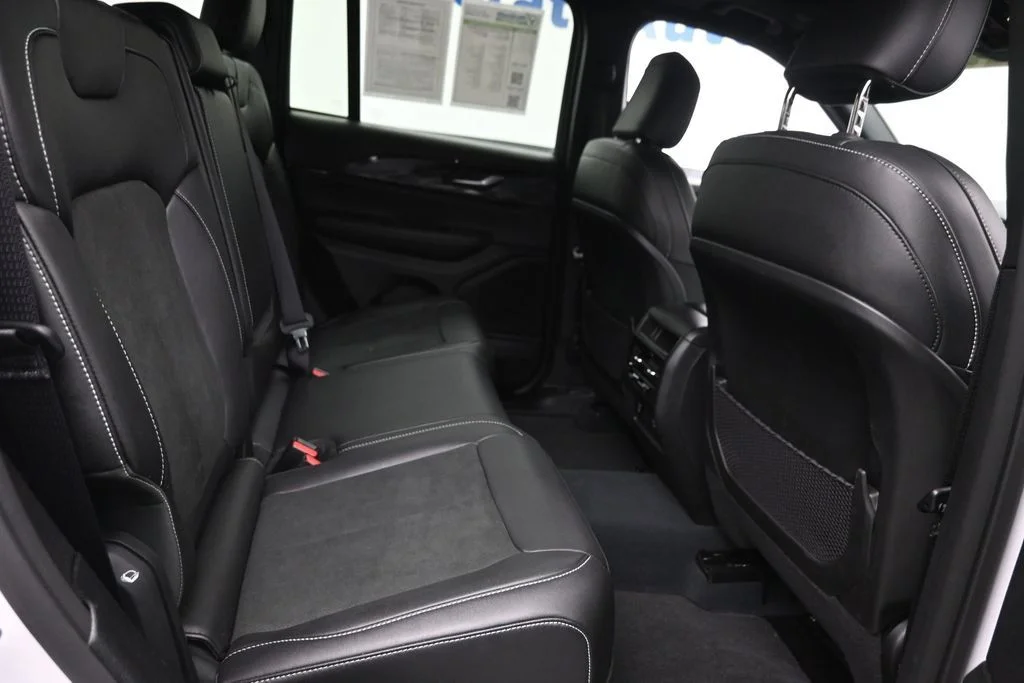 Used 2023 White Jeep Altitude X image 10