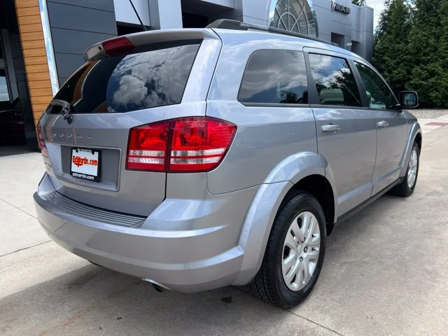 Used 2017 Silver Dodge SE image 3