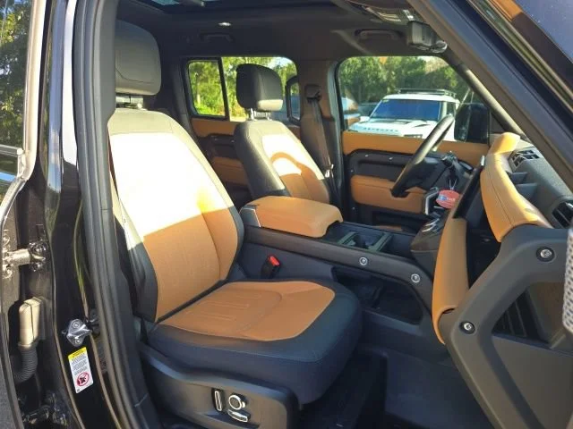 Used 2024 Santorini Black Metallic Land Rover X image 12
