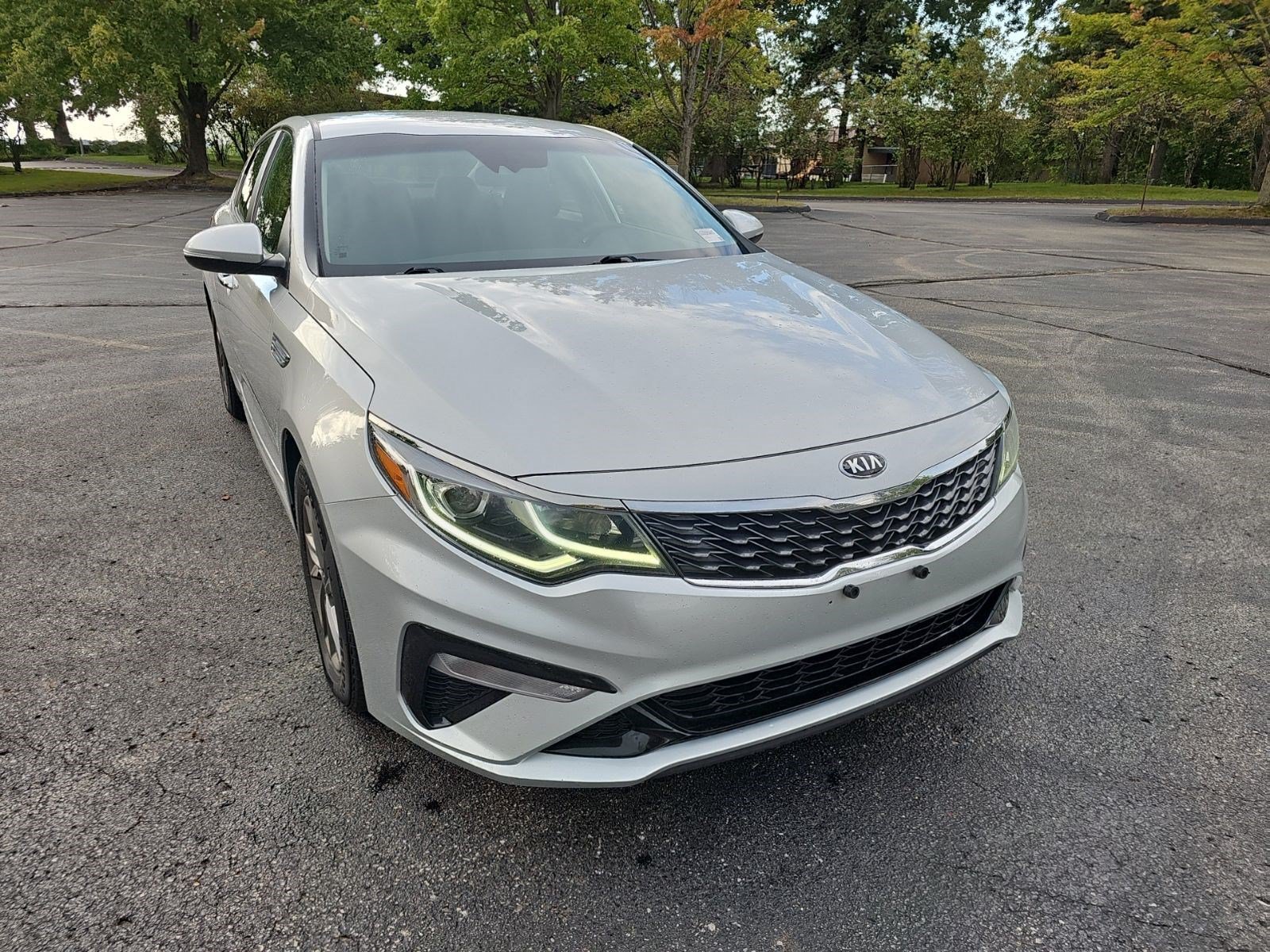 Used 2020 Sparkling Silver Kia LX image 7