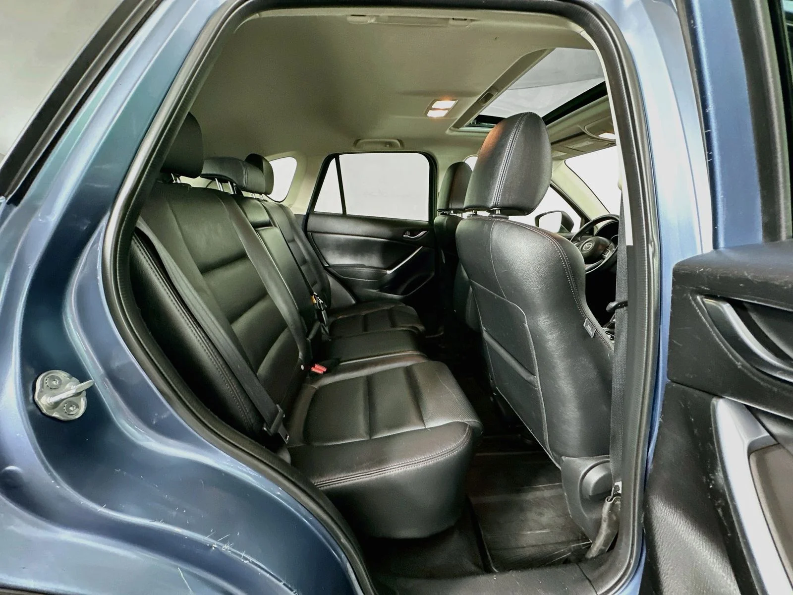 Used 2016 Blue Reflex Mica Mazda Grand Touring image 28