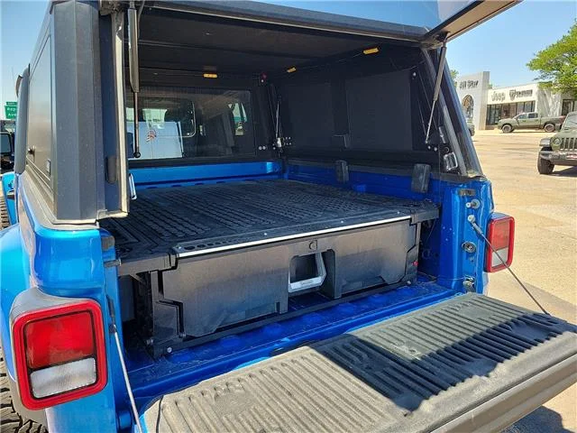 Used 2021 Blue Jeep Overland 4x4 Crew Cab 5 ft. box image 8