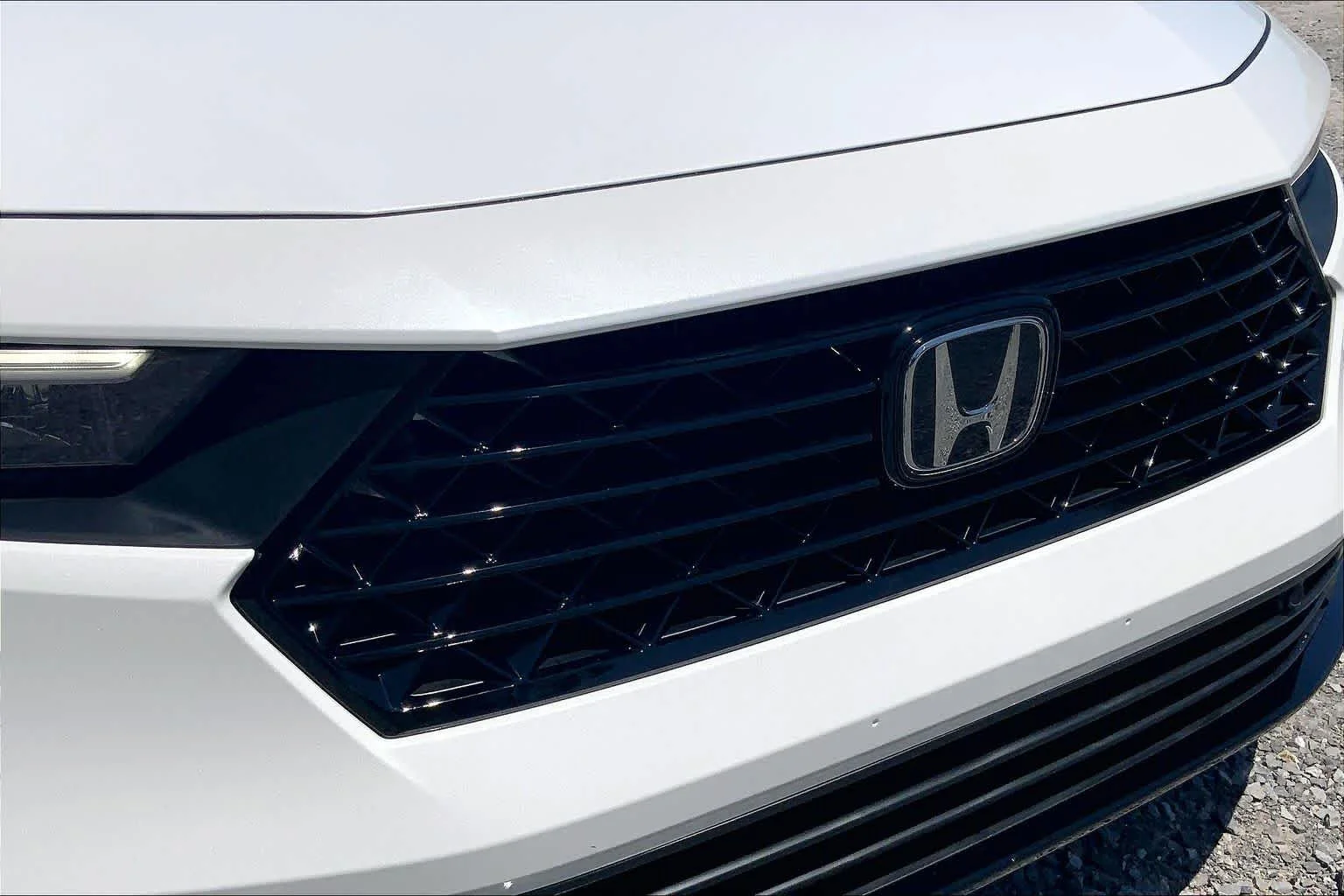 Used 2026 Platinum White Pearl Honda EX-L image 32
