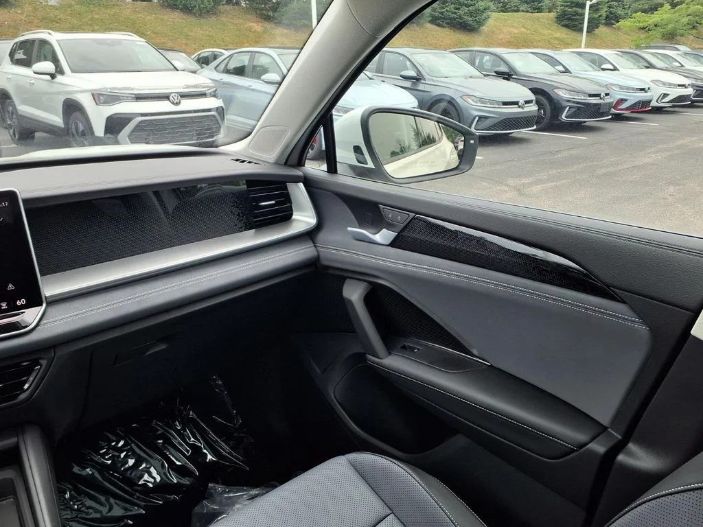 New 2026 Pure White Volkswagen 2.0T SE image 23