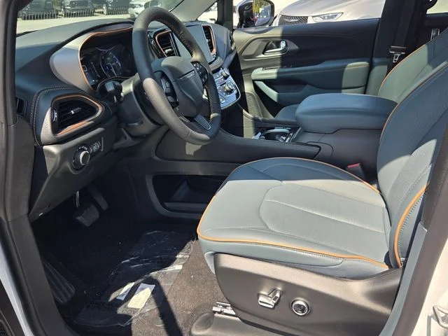 New 2027 Bright White Clear-Coat Exterior Paint Chrysler Pinnacle image 15