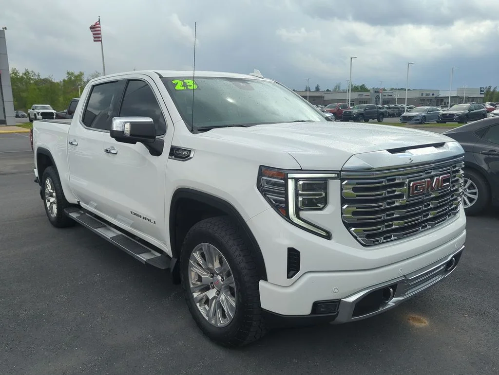 2023 GMC Sierra 4WD Crew Cab Short Box Denali's photo