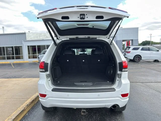 Used 2019 Bright White Clearcoat Jeep Altitude image 8