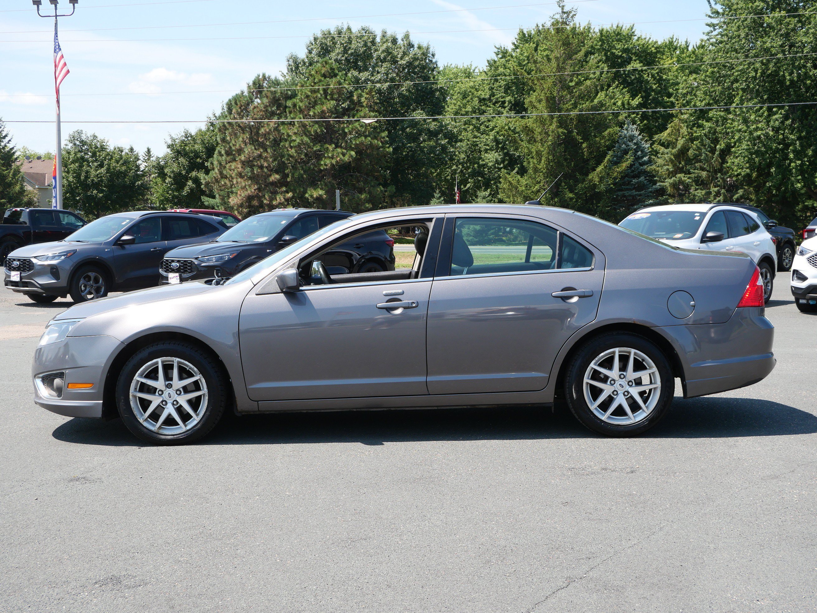 Used 2010 Ford Fusion SEL with VIN 3FAHP0JA0AR423335 for sale in Hastings, Minnesota