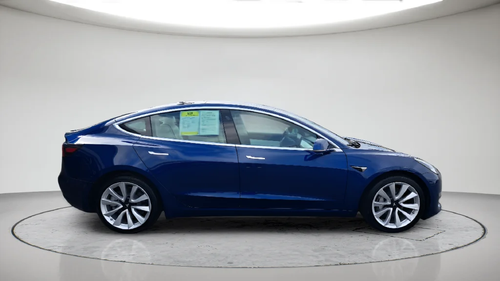 Used 2020 Blue Tesla Long Range image 4