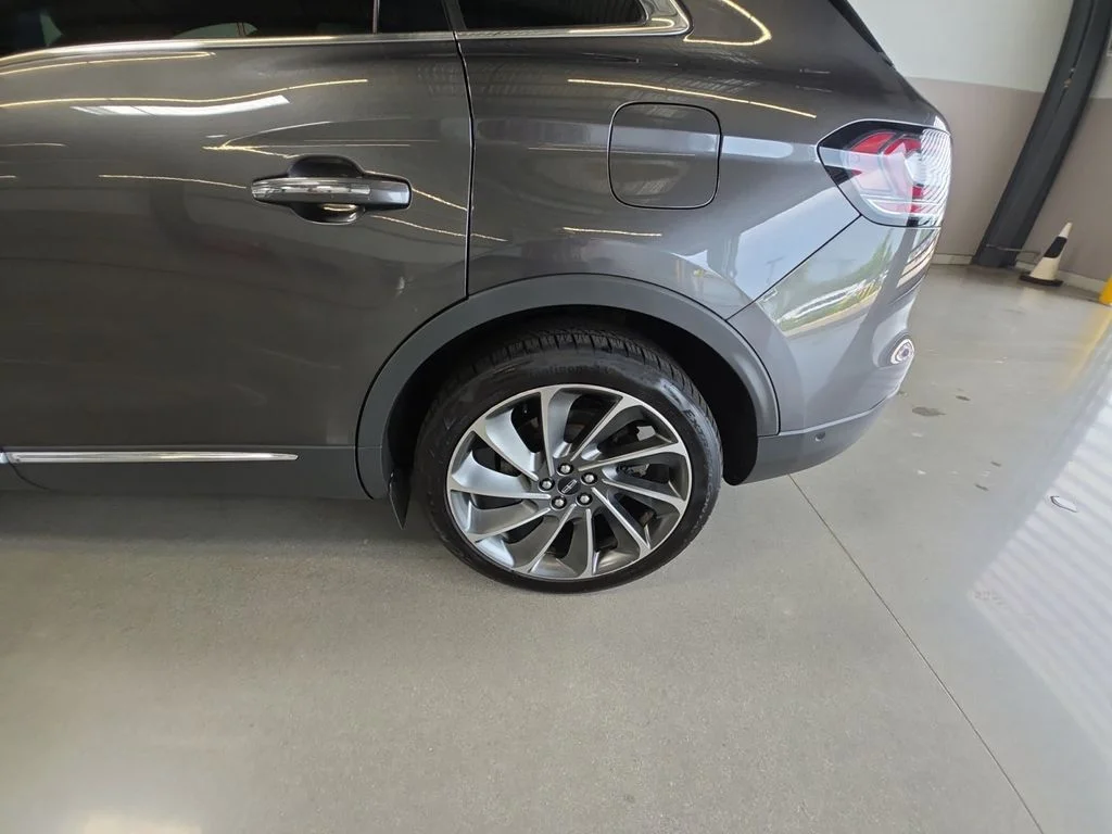 Used 2020 Gray Lincoln Reserve image 26