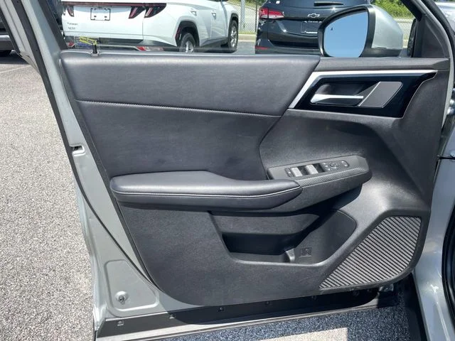 Used 2024  Mitsubishi SE image 17