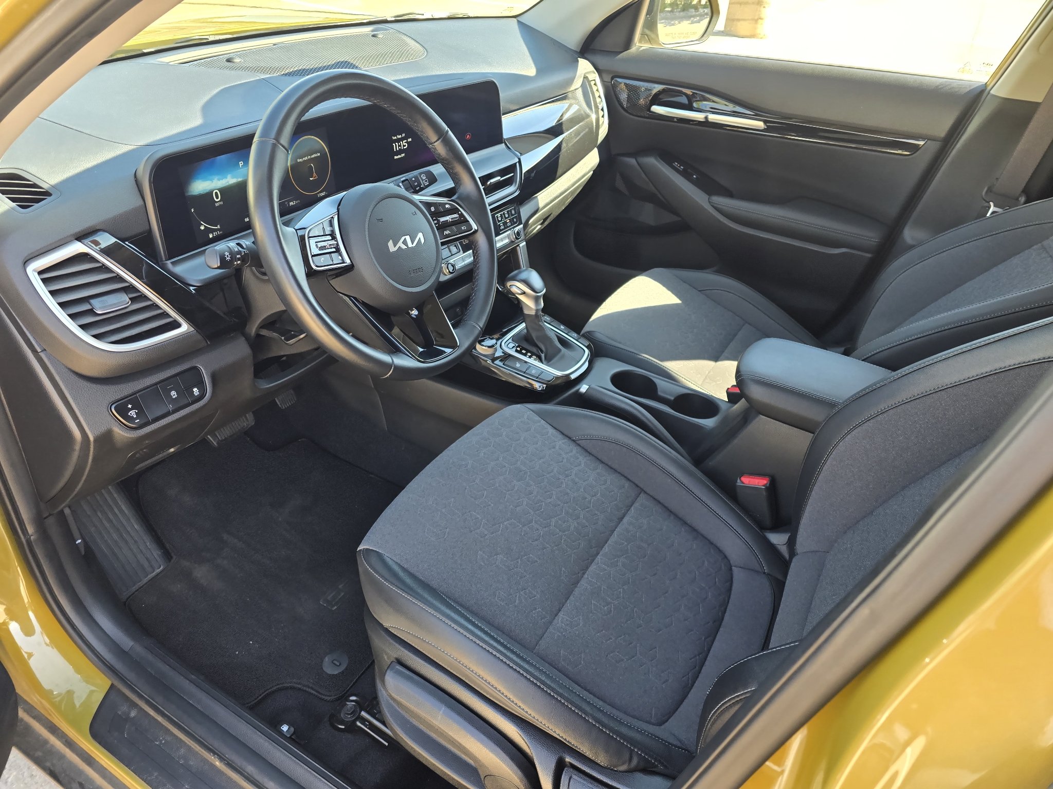Used 2024 Valais Green/Black Roof Kia S image 25