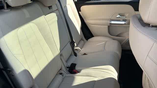 Certified Used 2025 Polar White Mercedes-Benz GLB 250 image 33