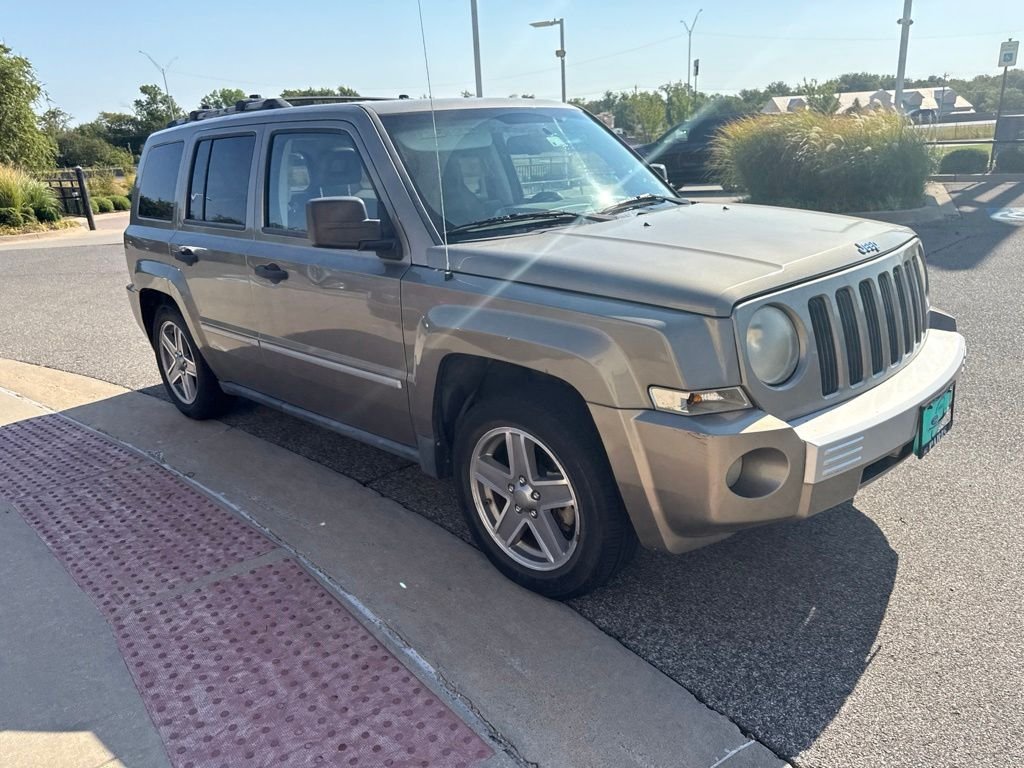 Used 2008 Beige Jeep Limited image 12