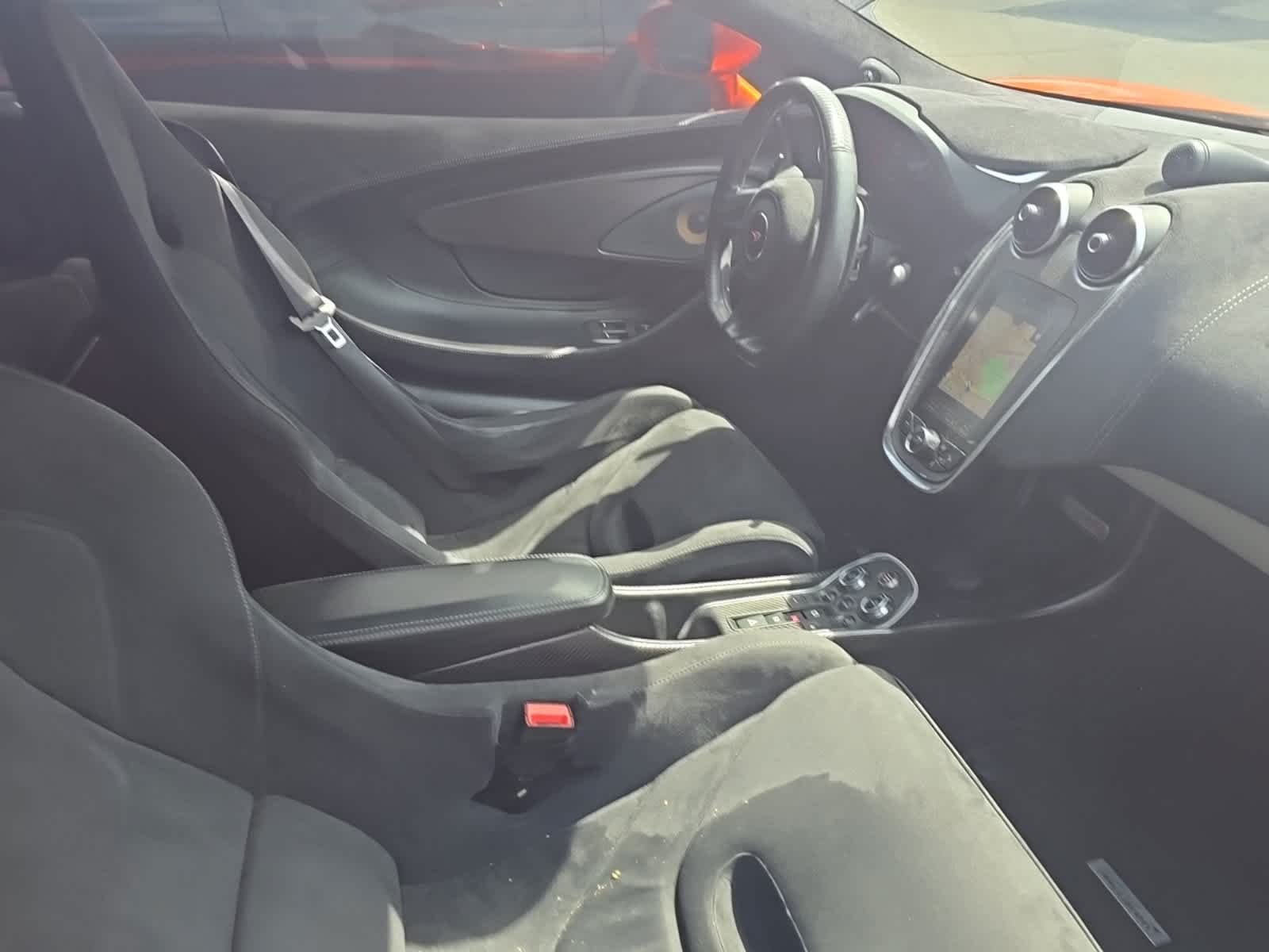 Used 2018  McLaren  image 17