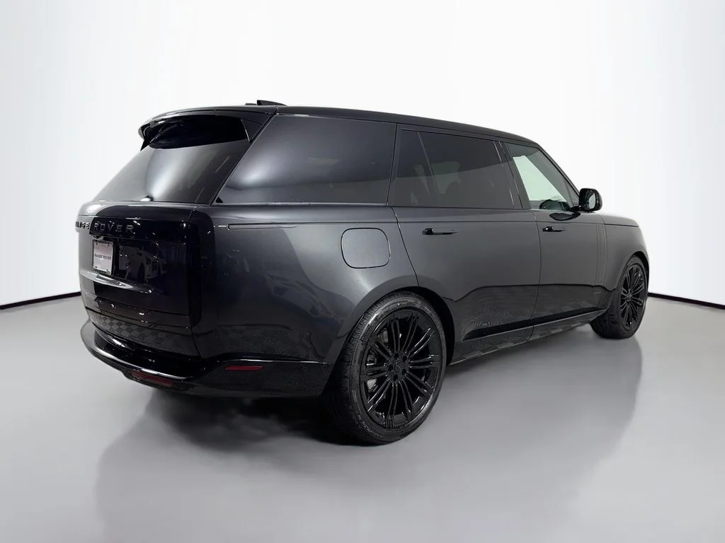 New 2026 Carpathian Gray Premium Metallic Land Rover SE image 5