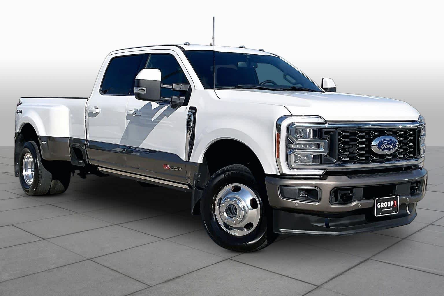 Used 2023 Star White Metallic Tri-Coat/Stone Gray Ford King Ranch image 3