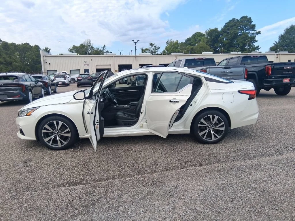 Used 2019 L-gy Nissan 2.5 Platinum image 18