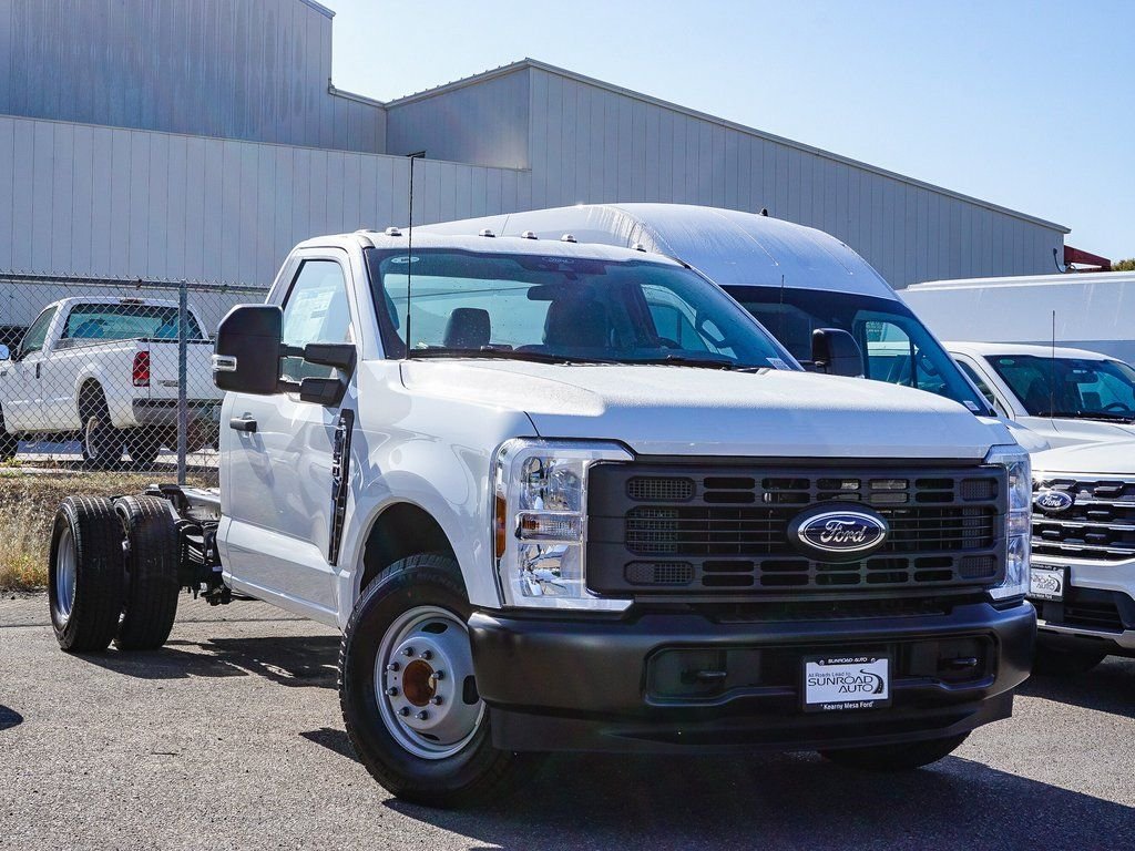 2025 Ford F-350 Super Duty Chassis Cab XL