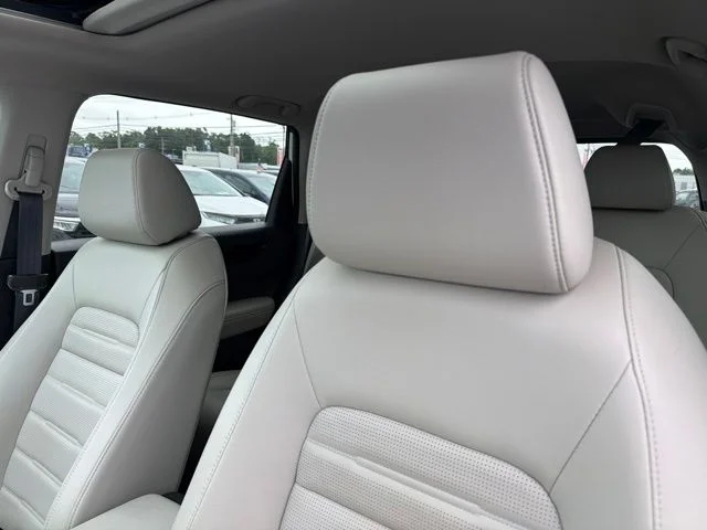 Used 2024 Platinum White Pearl Honda EX-L image 9