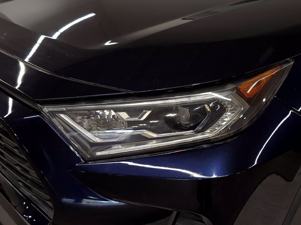 Used 2021  Toyota XLE image 14