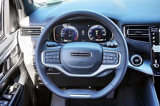 New 2026 Bright White Clear-Coat Exterior Paint Jeep Limited Altitude image 26