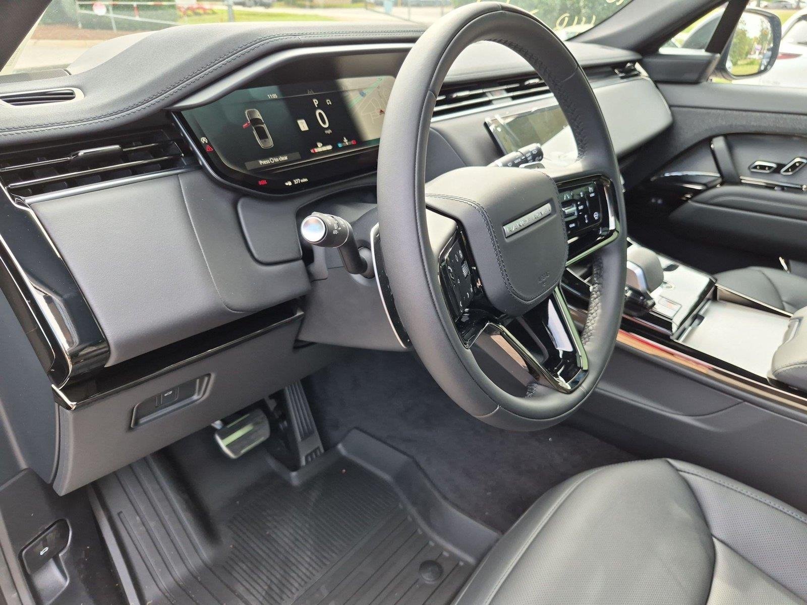 New 2027 Santorini Black Land Rover Dynamic SE image 17