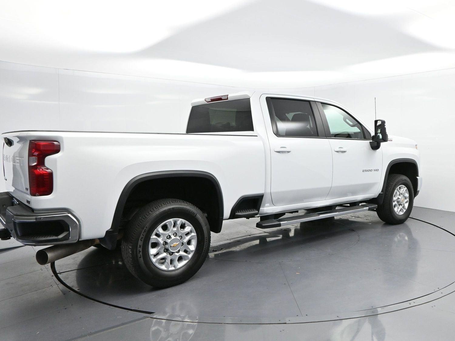 Used 2025 Summit White Chevrolet LT image 7