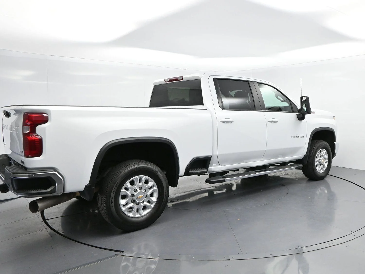 Used 2025 Summit White Chevrolet LT image 7