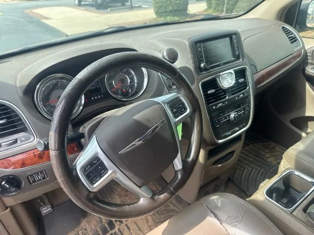 Used 2013 Beige Chrysler Touring image 14