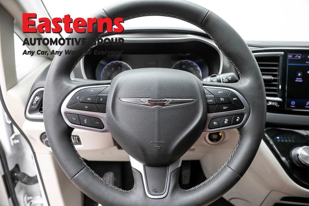 Used 2023 White Chrysler Touring L image 10