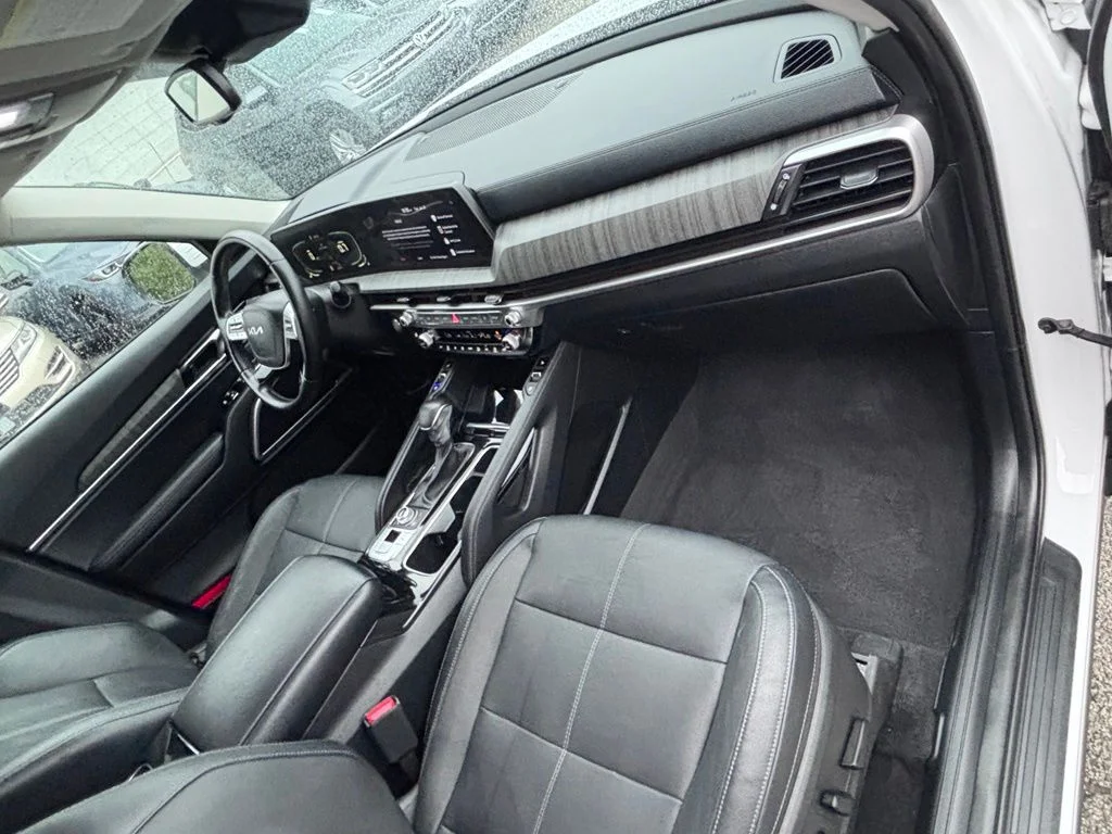 Used 2023 White Kia EX image 34