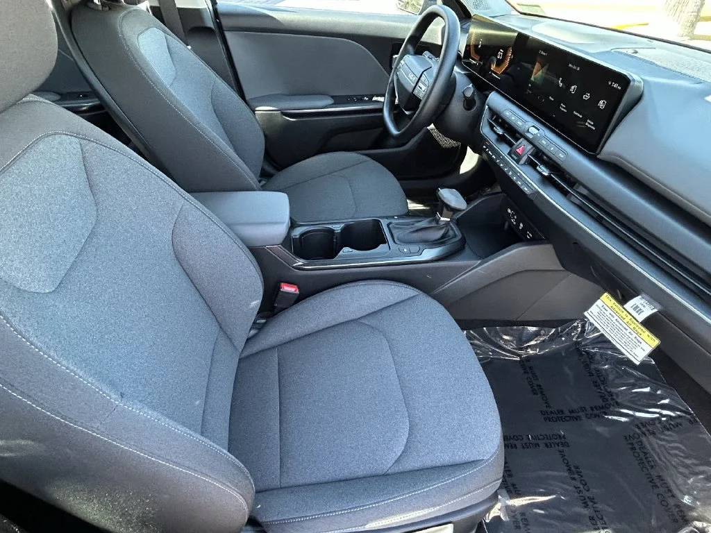 Used 2025 Deep Sea Blue Kia LXS image 9