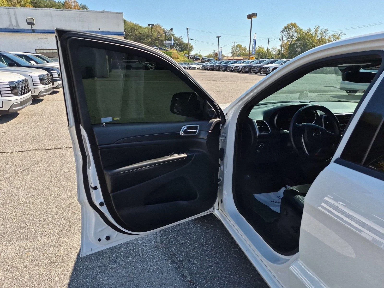 Used 2018 Bright White Clearcoat Jeep Altitude image 14