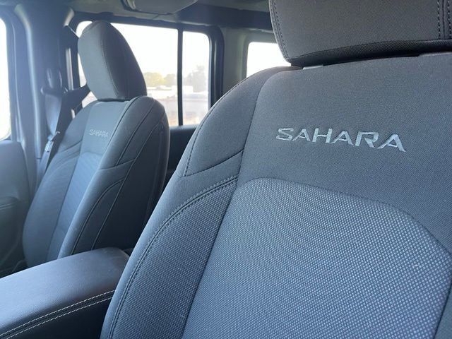 Used 2022 Crystal Metallic Jeep Unlimited Sahara image 14