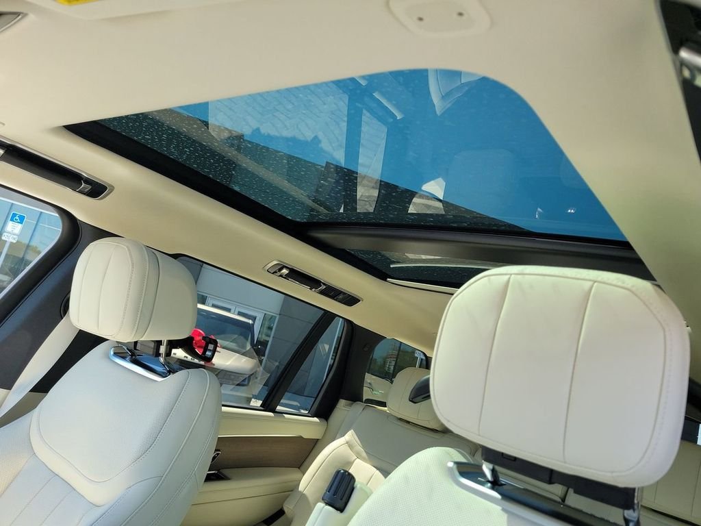 New 2026 Charente Grey Land Rover SE image 28