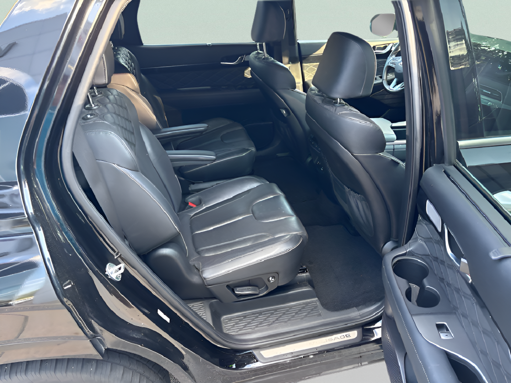 Used 2023 White GMC Denali image 11