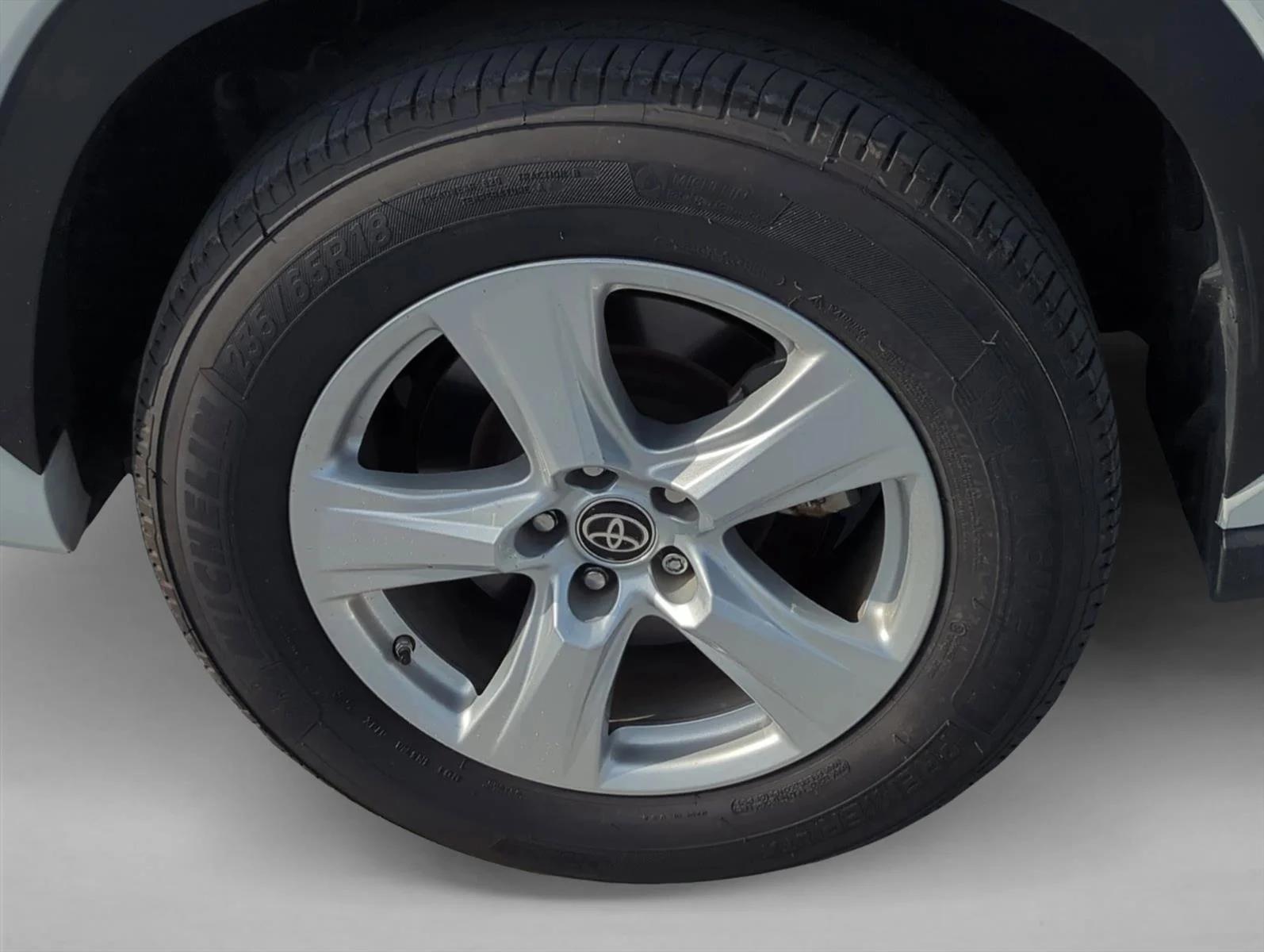 Used 2024 Wind Chill Pearl Toyota LE image 6