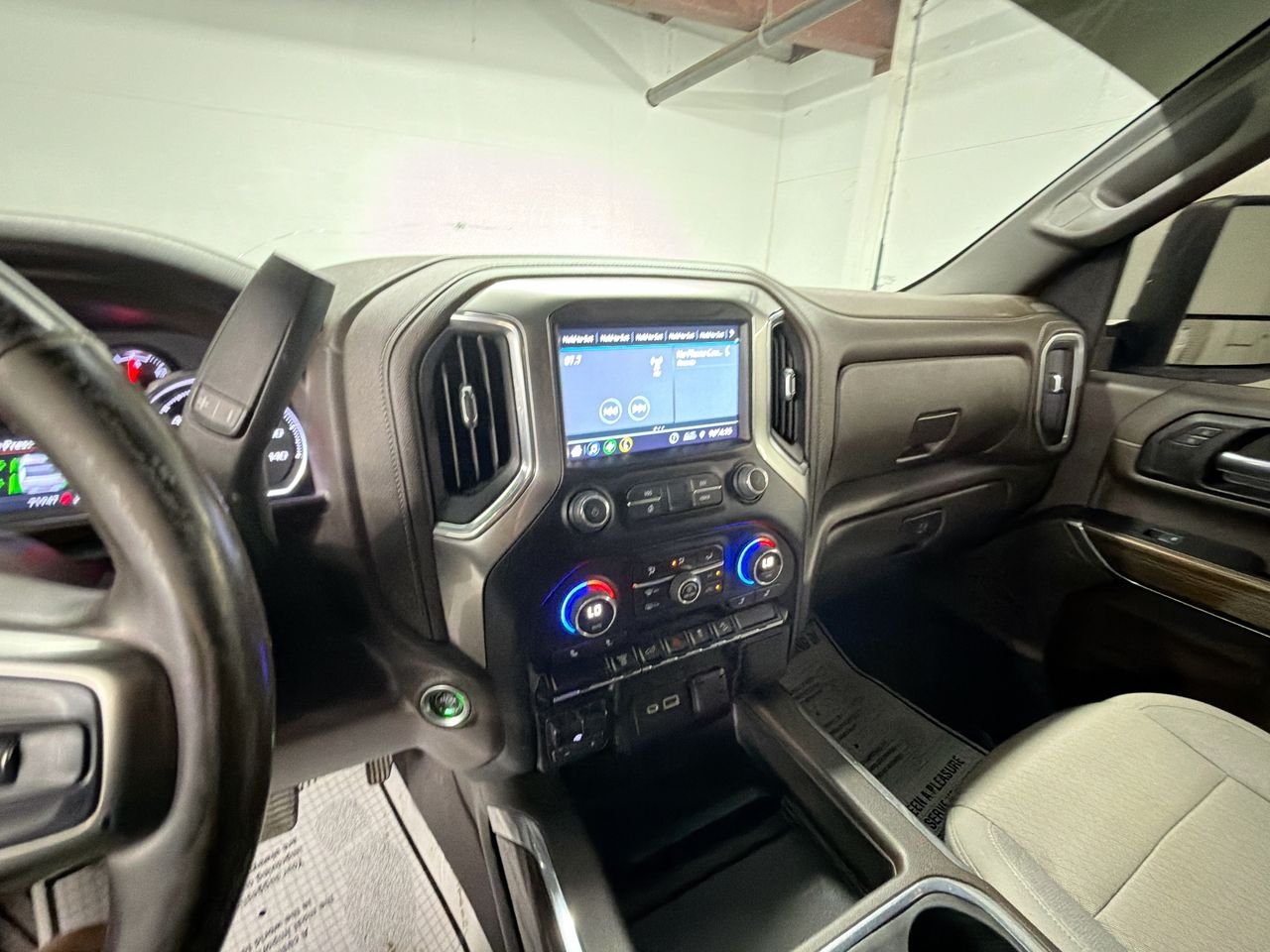 Used 2022 Summit White Chevrolet LT image 17