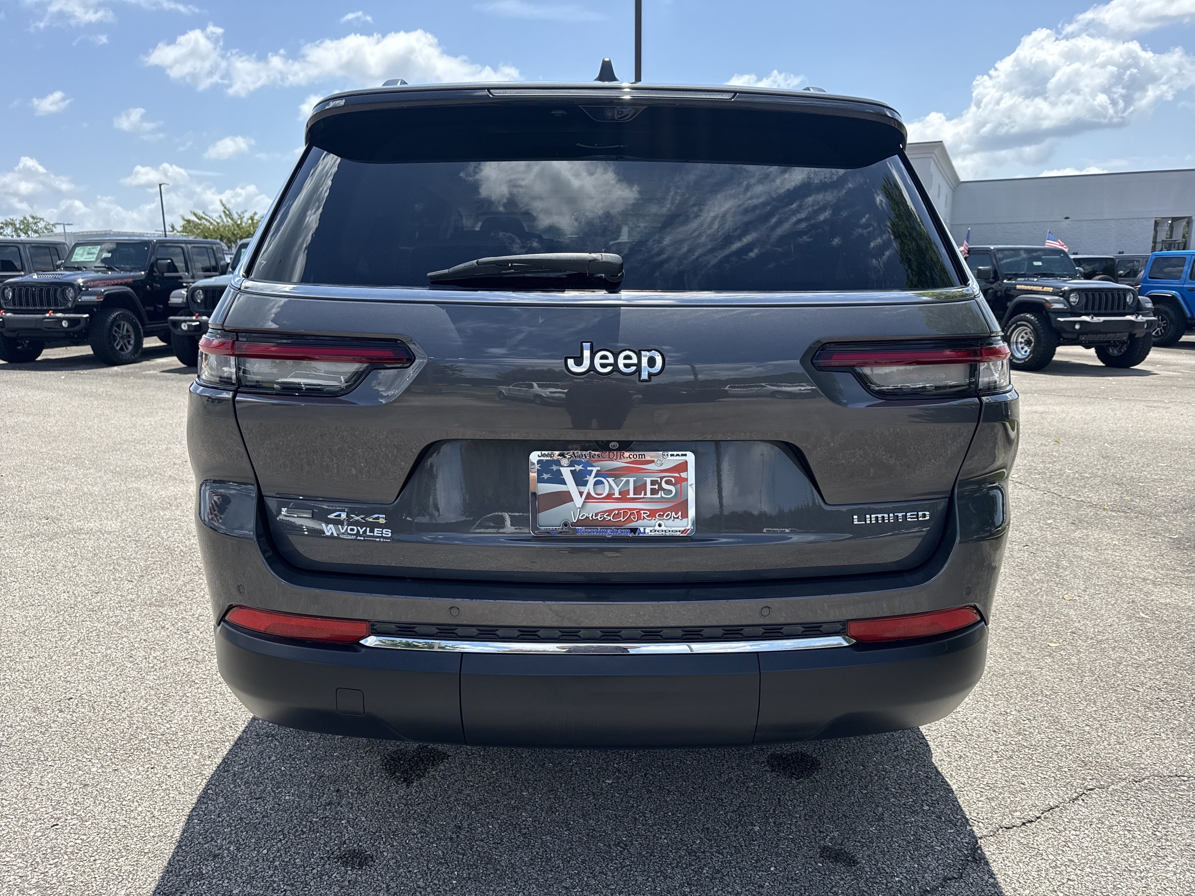 Used 2022 Baltic Gray Metallic Clearcoat Jeep Limited image 6