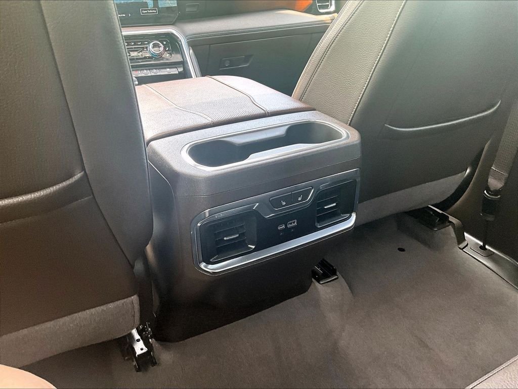Used 2024 White GMC Denali image 28