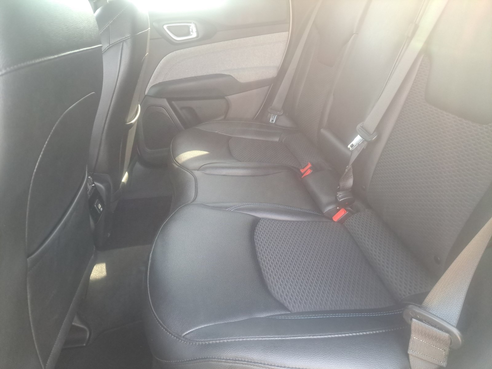 Used 2024 Bright White Clearcoat Jeep Latitude image 22