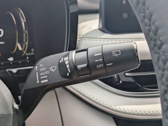 New 2027 RADIANT WHITE INFINITI Luxe AWD image 30