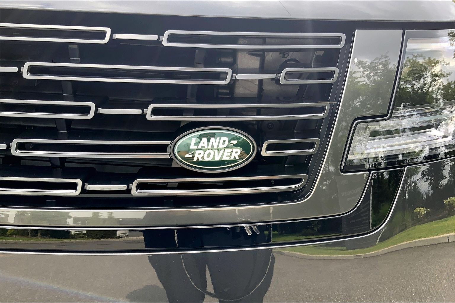 New 2027 Carpathian Grey Land Rover SE image 16
