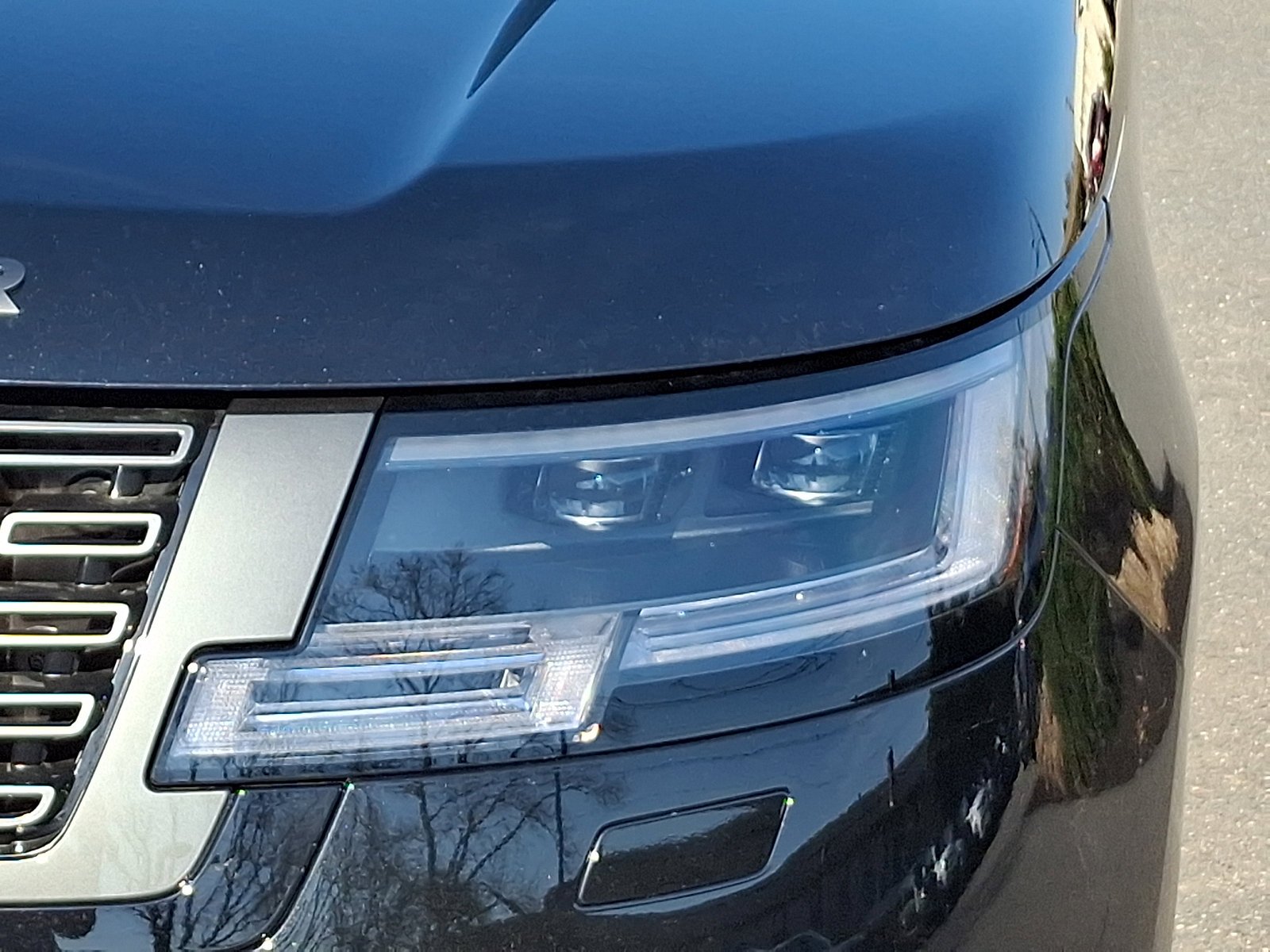 New 2026 Santorini Black Land Rover SE image 7
