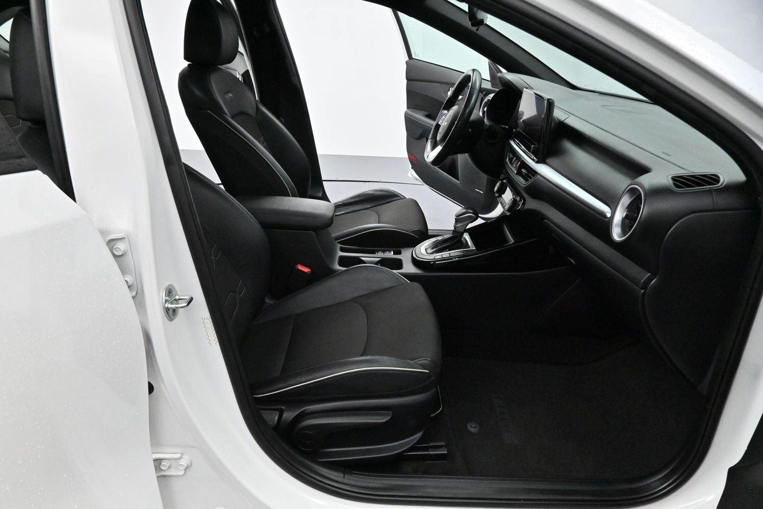 Used 2022 Snow White Pearl Kia GT-Line image 29