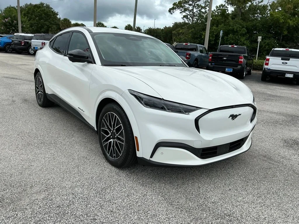 Used 2025 White Ford Premium image 23