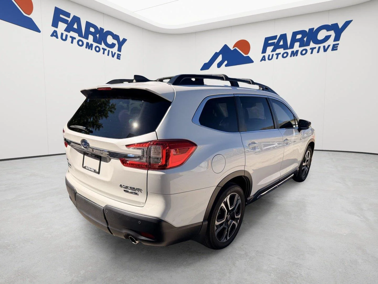 Used 2024 Crystal White Pearl Subaru Limited image 7