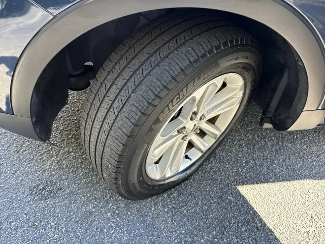 Used 2017 Blue Ford Base image 33
